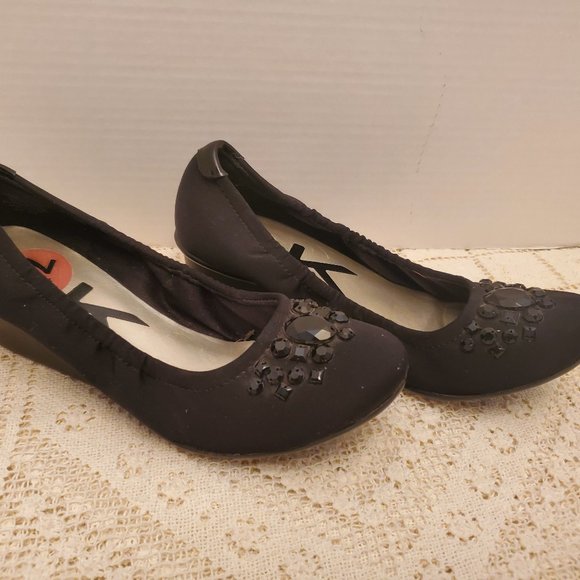 ANNE KLEIN RELAXED WEDGE FOLDABLE FLATS BLACK - Picture 2 of 9